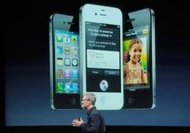 Apple lance l'iPhone 4S, plus puissant, doté de nouvelles commandes vocales