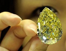 Un diamant jaune de 110 carats bientôt aux enchères en Suisse