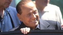 Berlusconi quitte l'hôpital après une "belle frayeur"