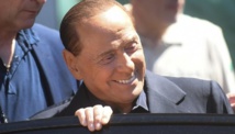 Berlusconi quitte l'hôpital après une "belle frayeur" Berlusconi quitte l'hôpital après une "belle frayeur"