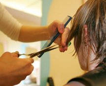 Italie: une femme "aveugle" travaillait comme coiffeuse et roulait en vélo Italie: une femme "aveugle" travaillait comme coiffeuse et roulait en vélo