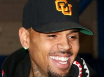 Accusé de viol, le chanteur Chris Brown esquive la confrontation