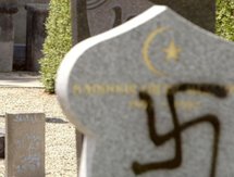 Un militant FN arrêté pour profanation de tombes musulmanes avec du porc Un militant FN arrêté pour profanation de tombes musulmanes avec du porc