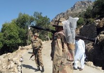 Pakistan: huit soldats tués par des hélicoptères de l'Otan