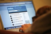 Nouvelle formule pour Twitter, qui facilite la navigation par conversation Nouvelle formule pour Twitter, qui facilite la navigation par conversation