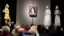 Les robes d'Elizabeth Taylor s'envolent aux enchères à New York