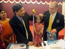 La plus petite femme au monde est une Indienne de 62,8 cm La plus petite femme au monde est une Indienne de 62,8 cm