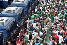 Algérie: après six mois, contestation et pouvoir dans l'impasse Algérie: après six mois, contestation et pouvoir dans l'impasse