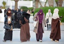 Tunisie: grève de la faim pour le port du niqab, regain de tension sociale Tunisie: grève de la faim pour le port du niqab, regain de tension sociale