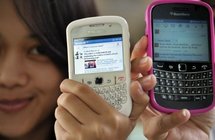 En Indonésie, "Fesbuk" plus populaire encore que le Net En Indonésie, "Fesbuk" plus populaire encore que le Net