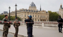Attaque au couteau à la préfecture de Paris, un mort et l'auteur tué Attaque au couteau à la préfecture de Paris, un mort et l'auteur tué