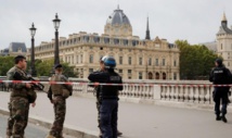 Cinq arrestations après l'attaque à la préfecture de police de Paris Cinq arrestations après l'attaque à la préfecture de police de Paris