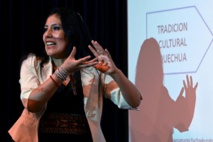 Une linguiste soutient sa thèse en quechua, une première au Pérou Une linguiste soutient sa thèse en quechua, une première au Pérou
