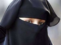 Algérie: une lycéenne contrainte d'ôter son voile pour assister à ses cours