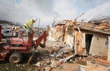 Etats-Unis: 27 morts dans une nouvelle série de tornades dévastatrices Etats-Unis: 27 morts dans une nouvelle série de tornades dévastatrices