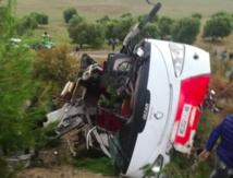 Un bus de touristes tunisiens tombe dans un ravin: au moins 24 morts Un bus de touristes tunisiens tombe dans un ravin: au moins 24 morts