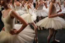 France: les danseurs de l'Opéra rangent leurs chaussons France: les danseurs de l'Opéra rangent leurs chaussons