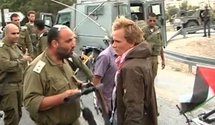 Israël: des images d'un officier frappant un pro-palestinien font scandale