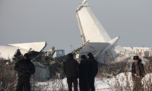 Un avion s'écrase au décollage au Kazakhstan, 12 morts Un avion s'écrase au décollage au Kazakhstan, 12 morts