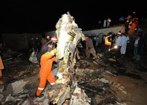 Un avion de ligne s'écrase au Pakistan, 127 morts et aucun survivant Un avion de ligne s'écrase au Pakistan, 127 morts et aucun survivant