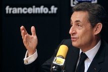 Sarkozy trace une frontière avec le FN, Hollande lance sa profession de foi