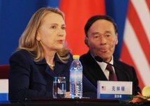 Chine: Hillary Clinton termine sa visite avec une promesse de libération du militant Chen