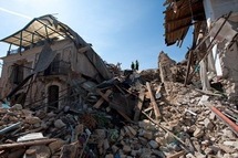 Un fort séisme frappe le nord-est de l'Italie: au moins six morts Un fort séisme frappe le nord-est de l'Italie: au moins six morts