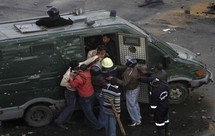 Egypte: cinq policiers condamnés pour violences contre des manifestants