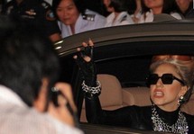 Lady Gaga en Indonésie: la police pourrait autoriser une version édulcorée Lady Gaga en Indonésie: la police pourrait autoriser une version édulcorée