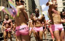 La "gay pride" de New York célèbre un an de mariage homosexuel La "gay pride" de New York célèbre un an de mariage homosexuel