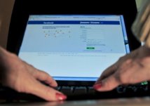Les internautes français "accros" aux réseaux sociaux avec 77% d'inscrits sur les sites Les internautes français "accros" aux réseaux sociaux avec 77% d'inscrits sur les sites