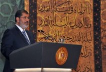 Egypte: l'islamiste Mohamed Morsi s'impose face à l'armée