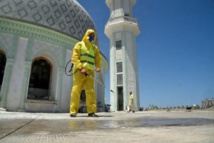 Algérie/virus: port du masque obligatoire, mosquées désinfectées