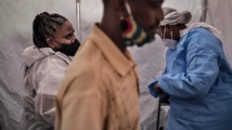 En Afrique du Sud, le cri d'alarme du personnel médical avant le pic de la pandémie