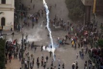 Egypte: la police cherche à disperser les manifestants anti-Morsi au Caire