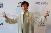 Jackie Chan se fait tacler par les démocrates à Hong Kong Jackie Chan se fait tacler par les démocrates à Hong Kong