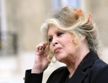 Bardot menace de demander la nationalité russe pour sauver deux éléphantes Bardot menace de demander la nationalité russe pour sauver deux éléphantes