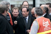 Hollande dans l'Eure tente de rassurer les salariés de Petroplus