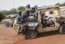 Mali: Français et Maliens déminent des villes "libérées"