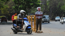 Inde: des policiers en carton pour faire respecter le code de la route Inde: des policiers en carton pour faire respecter le code de la route