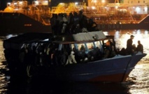 Italie: deux immigrés meurent d'hypothermie avant d'arriver au port de Lampedusa Italie: deux immigrés meurent d'hypothermie avant d'arriver au port de Lampedusa