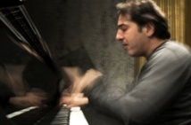 Turquie: le pianiste Fazil Say condamné à dix mois avec sursis pour des propos anti-islam Turquie: le pianiste Fazil Say condamné à dix mois avec sursis pour des propos anti-islam