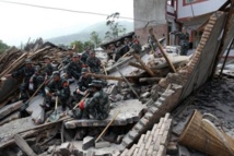 Séisme en Chine: plus de 100 morts et des milliers de blessés Séisme en Chine: plus de 100 morts et des milliers de blessés