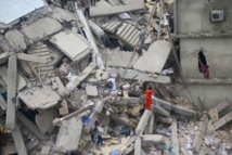 Effondrement d'un immeuble au Bangladesh: au moins 230 morts, deuil national Effondrement d'un immeuble au Bangladesh: au moins 230 morts, deuil national