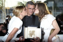 Abdellatif Kechiche et ses deux actrices Adèle Exarchopoulos et Léa Seydoux Abdellatif Kechiche et ses deux actrices Adèle Exarchopoulos et Léa Seydoux