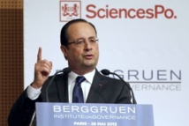 Hollande lance une "offensive" franco-allemande pour l'emploi des jeunes en Europe