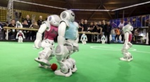 Les robots-footballeurs ont débuté leur Coupe du monde Les robots-footballeurs ont débuté leur Coupe du monde