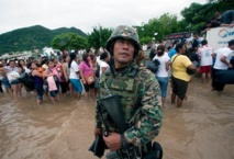 Mexique: les touristes évacués d'Acapulco, des dizaines de morts Mexique: les touristes évacués d'Acapulco, des dizaines de morts