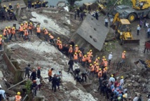 Inde: un immeuble s'effondre à Bombay, 70 disparus