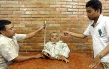 Un Népalais de 41 cm réclame le titre de plus petit homme Un Népalais de 41 cm réclame le titre de plus petit homme
